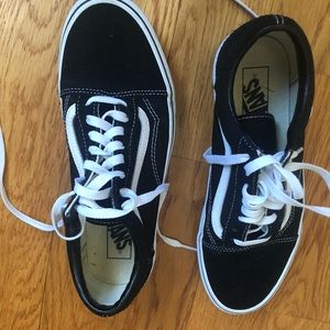 Black low top vans!